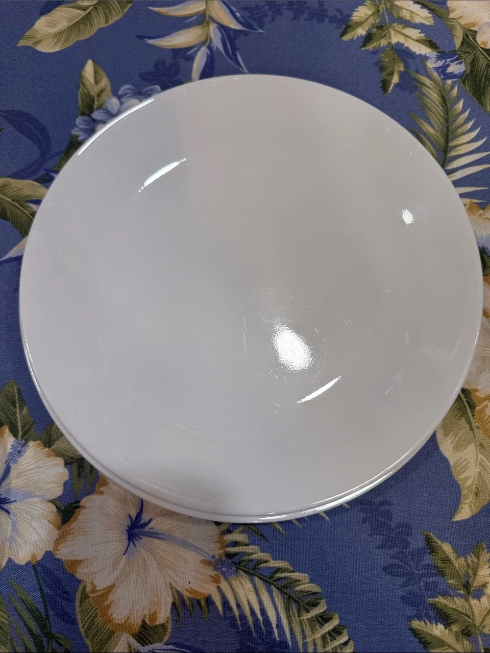 White Corelle dinner plates set of four